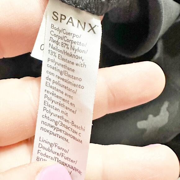Spanx Matte Black Camo Faux Leather Leggings Women’s Size Medium power waistband - Picture 7 of 12